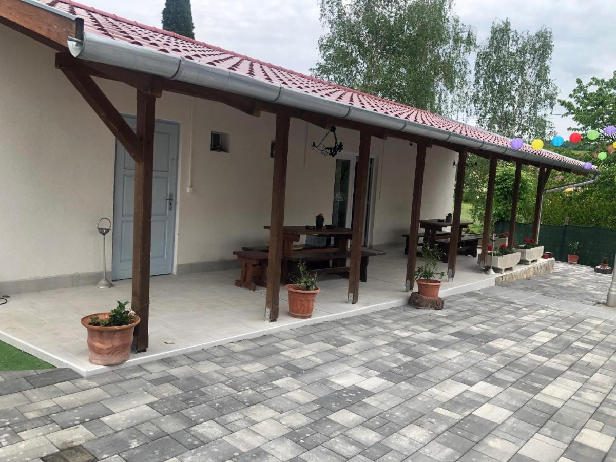 Klara Apartmanház Orfű Exterior foto